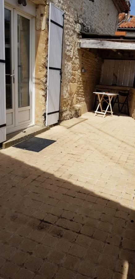 Maison au coeur d'un village près d'Angoulême Champniers  Esterno foto